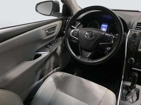 Used 2017 Toyota Camry SE w/ Moonroof Package FWD image 20