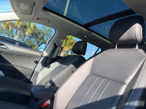 Used 2022 Volkswagen Tiguan SE image 18