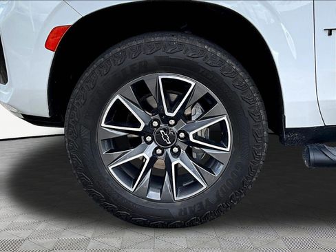 Used 2024 Chevrolet Tahoe Z71 w/ Luxury Package AWD/4WD image 32