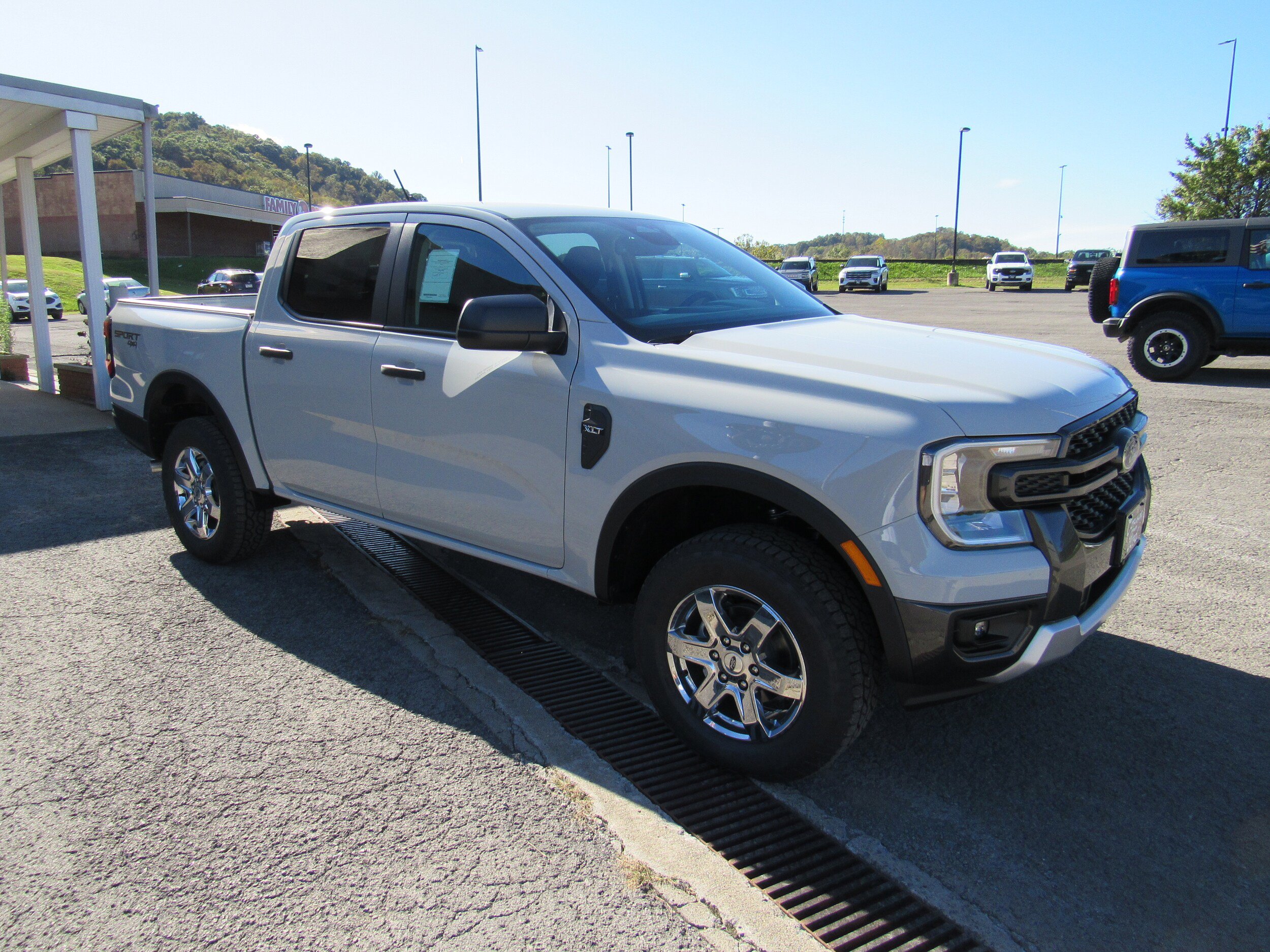 New 2026 Ford Ranger XLT w/ Equipment Group 301A High AWD/4WD image 3