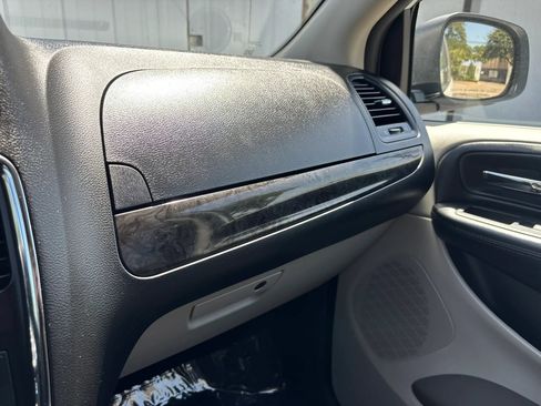 Used 2019 Dodge Grand Caravan SE w/ UConnect Hands-Free Group FWD image 40