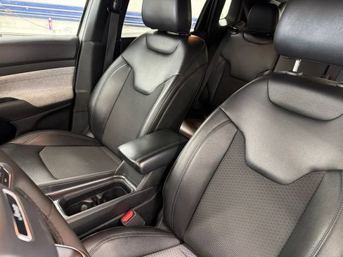 Used 2024 Jeep Compass Latitude AWD/4WD image 14