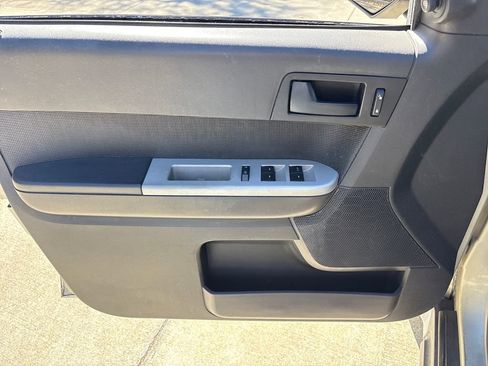 Used 2010 Ford Escape XLT image 17