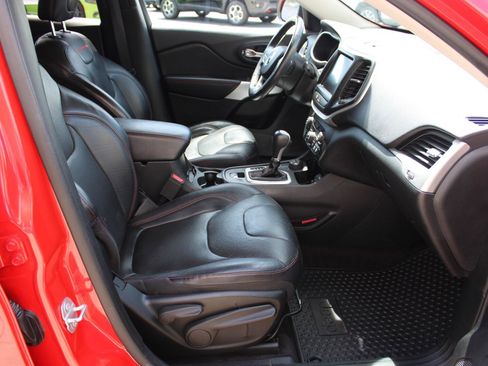 Used 2017 Jeep Cherokee Trailhawk image 26