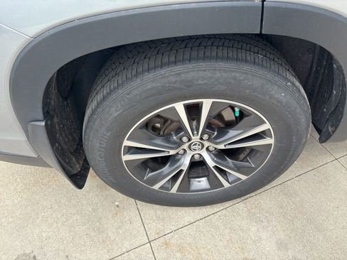 Used 2016 Toyota Highlander XLE AWD/4WD image 10