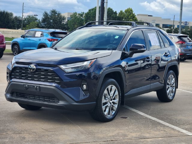 Used 2023 Toyota RAV4 XLE Premium FWD image 3