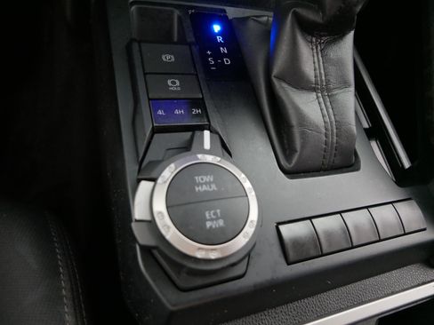 Certified 2024 Toyota Tacoma SR5 AWD/4WD image 29