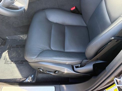 Certified 2025 Volvo XC60 B5 Plus AWD/4WD image 18