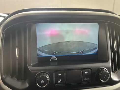 Used 2022 Chevrolet Colorado LT w/ Fleet Safety Package image 19