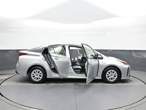 Certified 2022 Toyota Prius LE image 40