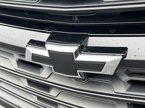 Used 2025 Chevrolet Traverse LT w/ Midnight/Sport Edition image 8