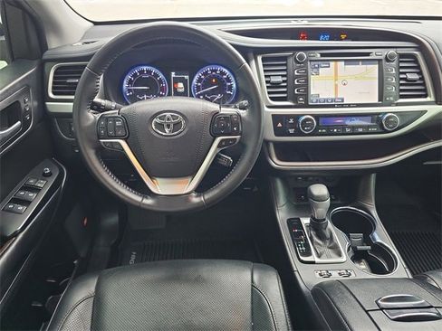 Used 2019 Toyota Highlander Limited image 13