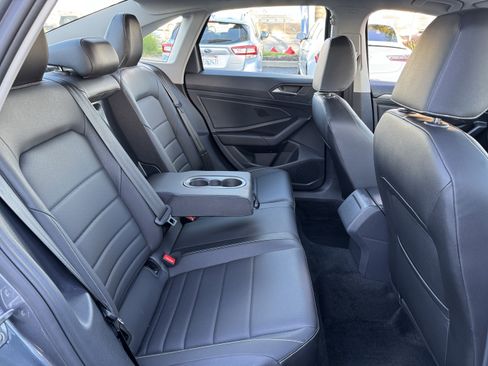 Certified 2024 Volkswagen Jetta SE w/ Panoramic Sunroof Package image 34