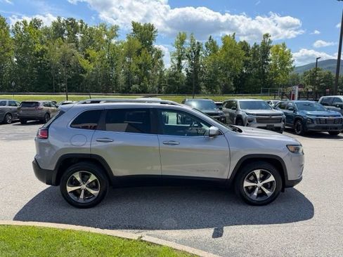 Used 2019 Jeep Cherokee Limited AWD/4WD image 2