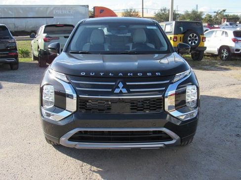 New 2026 Mitsubishi Outlander SE image 6