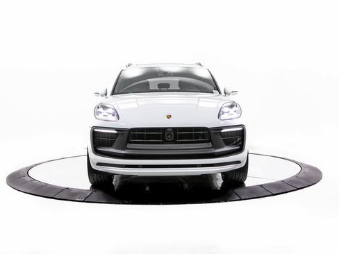 New 2026 Porsche Macan GTS image 10