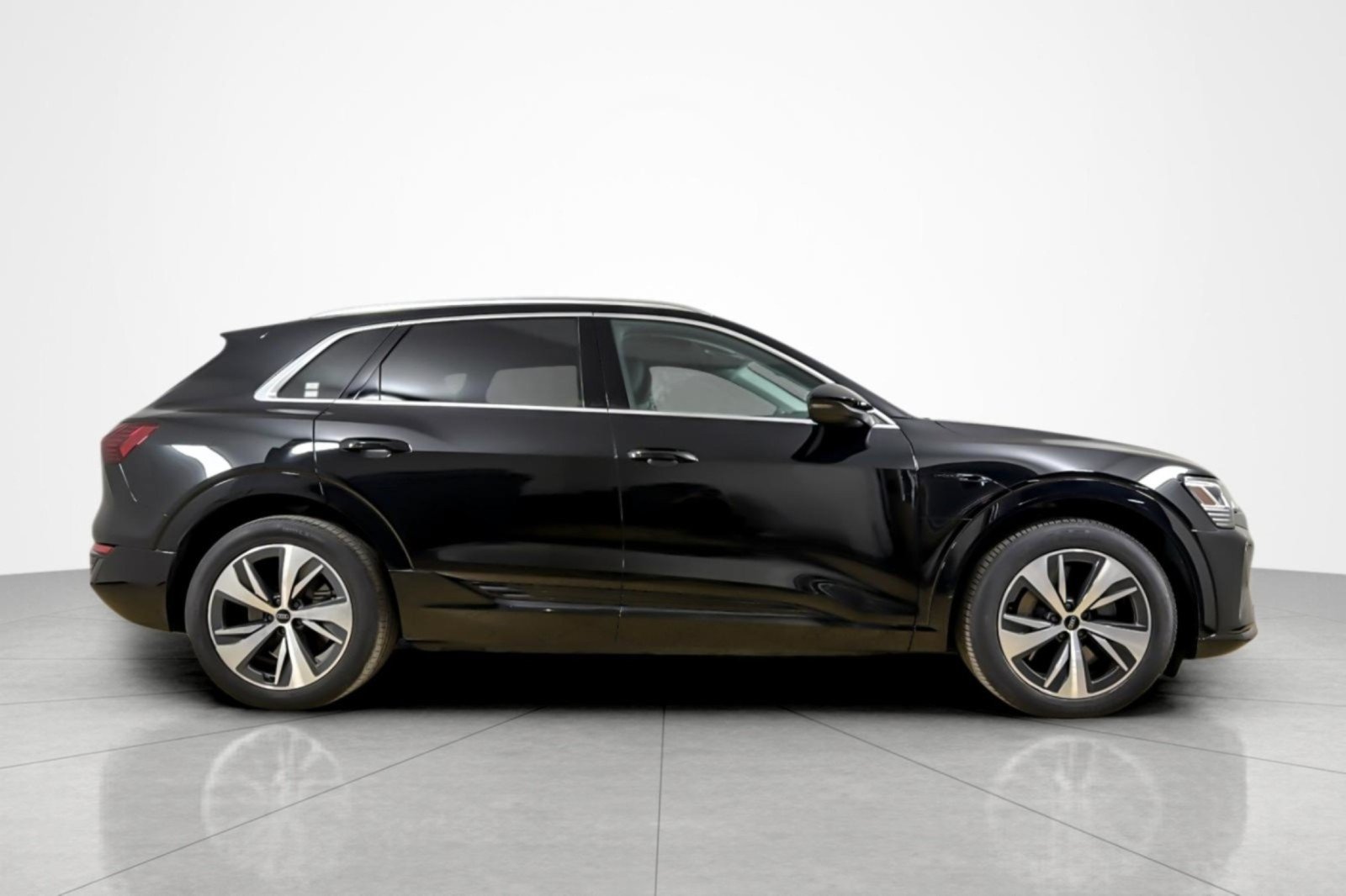 Used 2024 Audi Q8 e-tron Premium AWD/4WD image 6