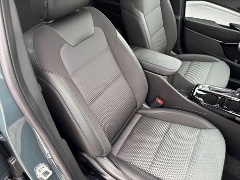 Used 2025 Chevrolet Trax LT image 34