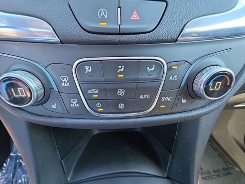Used 2024 Chevrolet Equinox LT AWD/4WD image 12