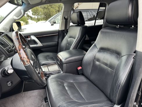 Used 2015 Toyota Land Cruiser image 24