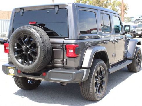 Used 2021 Jeep Wrangler Unlimited Sahara w/ Cold Weather Group AWD/4WD image 5