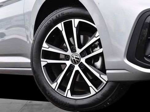 Certified 2025 Volkswagen Jetta Sport image 3