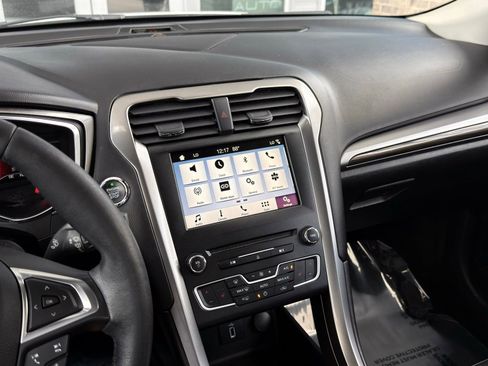 Used 2018 Ford Fusion SE w/ Equipment Group 602A FWD image 35