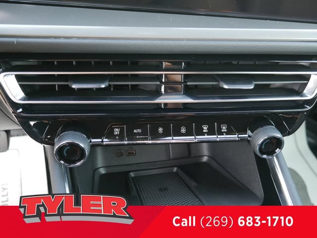 New 2027 Chevrolet Traverse LT w/ LPO, Floor Liner Package AWD/4WD image 30
