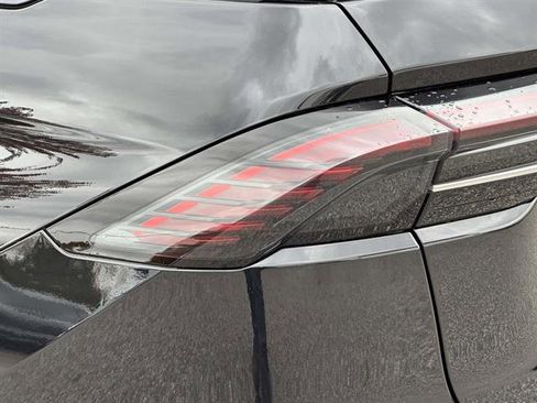 Certified 2024 Lincoln Nautilus Reserve image 9