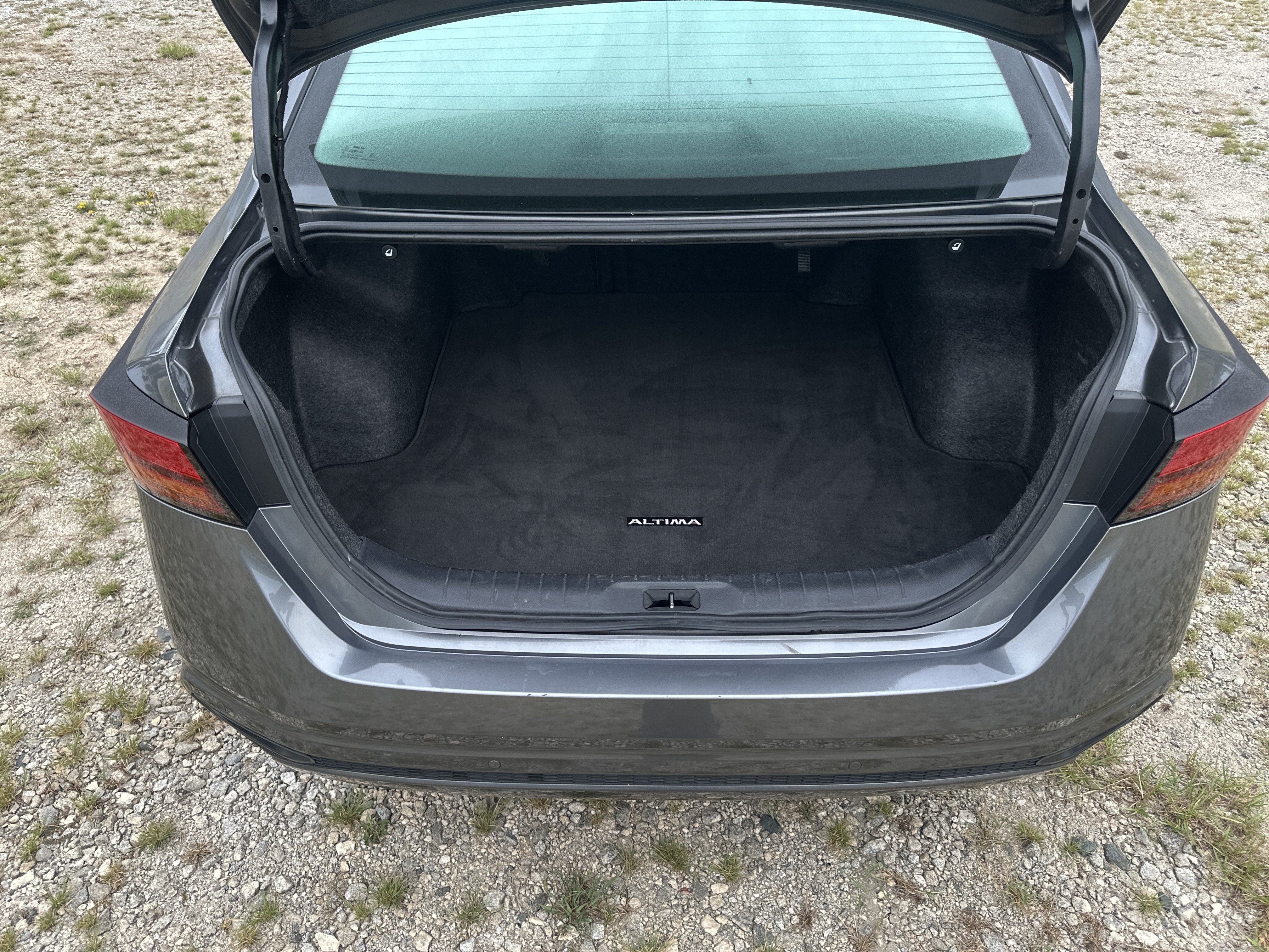 Used 2024 Nissan Altima 2.5 SV FWD image 18
