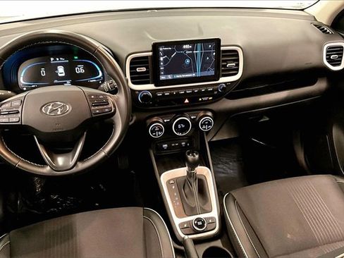 Used 2024 Hyundai Venue Limited image 6