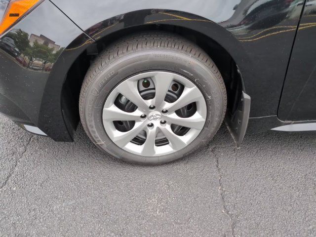 Used 2026 Toyota Corolla LE FWD image 8