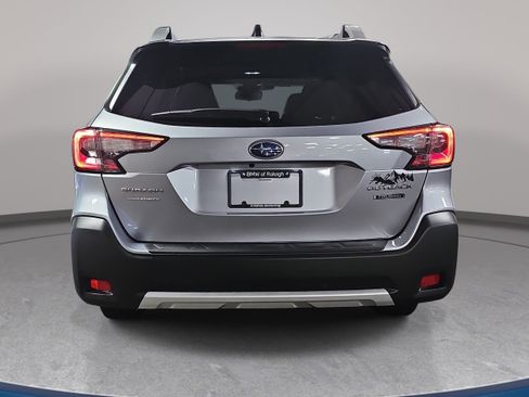 Used 2025 Subaru Outback Touring AWD/4WD image 6