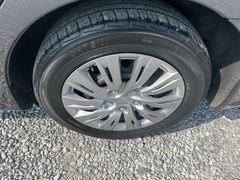 Used 2014 Toyota Camry LE image 13