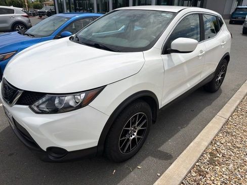 Used 2018 Nissan Rogue Sport S FWD image 1