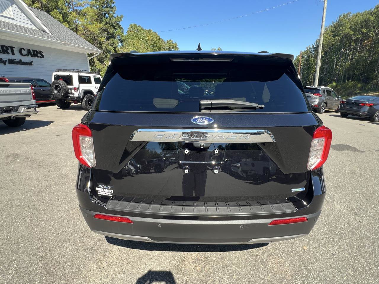 Used 2020 Ford Explorer XLT w/ Equipment Group 202A AWD/4WD image 4
