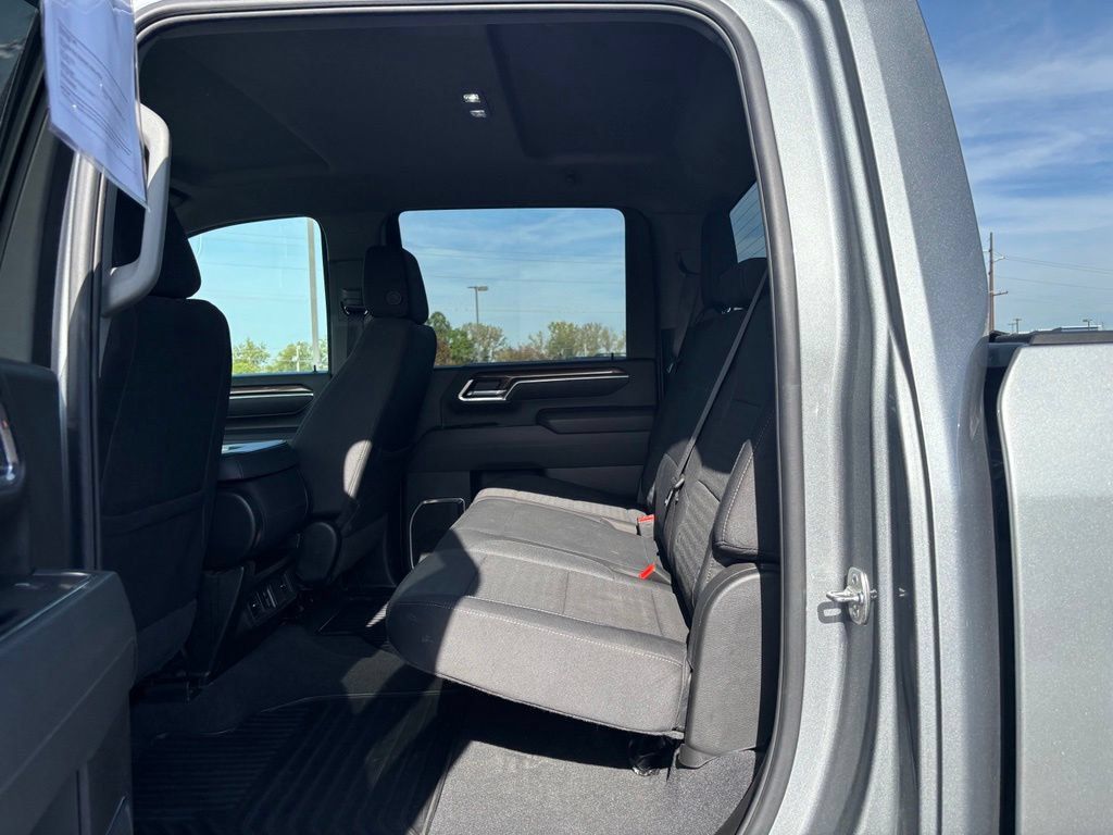 Used 2025 Chevrolet Silverado 2500 LT w/ Convenience Package AWD/4WD image 17