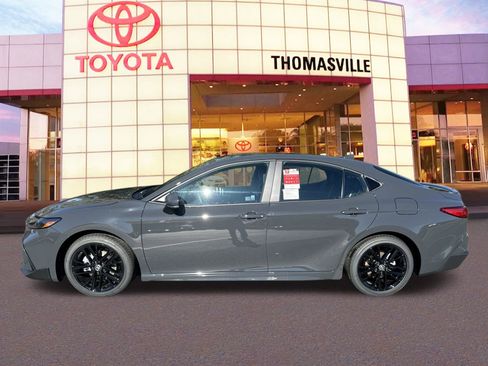 New 2025 Toyota Camry Hybrid FWD image 8