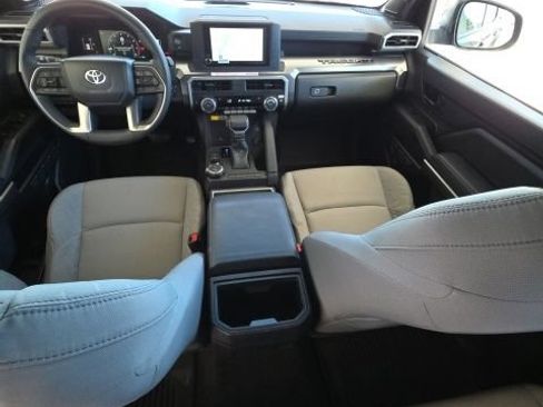 Used 2025 Toyota Tacoma SR5 AWD/4WD image 15