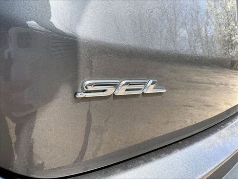Used 2022 Ford Edge SEL w/ Sport Appearance Package AWD/4WD image 24
