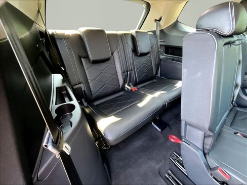 Used 2025 Volkswagen Atlas SE FWD image 26