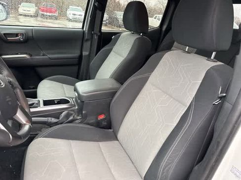 Used 2023 Toyota Tacoma TRD Off-Road image 4