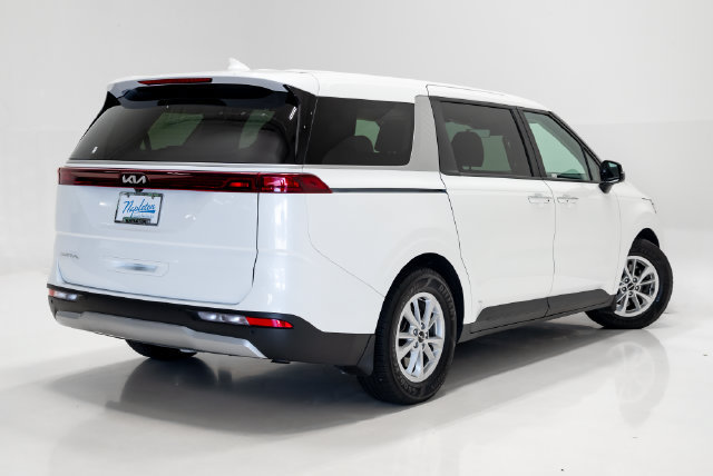 Used 2024 Kia Carnival LX FWD image 31