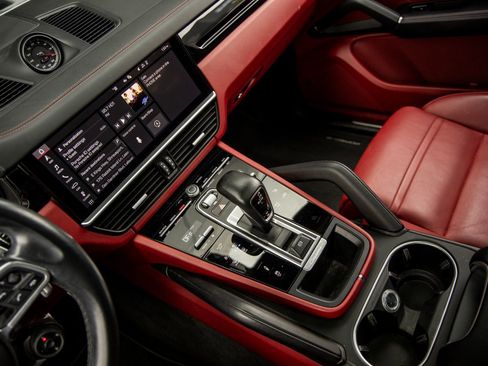 Certified 2021 Porsche Cayenne S AWD/4WD image 31