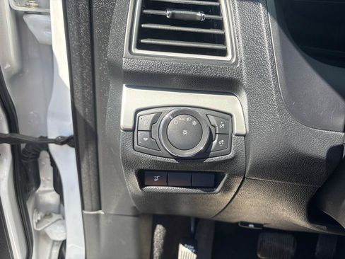 Used 2017 Ford Explorer XLT w/ Equipment Group 202A AWD/4WD image 12