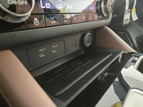 New 2026 Mitsubishi Outlander SEL image 28
