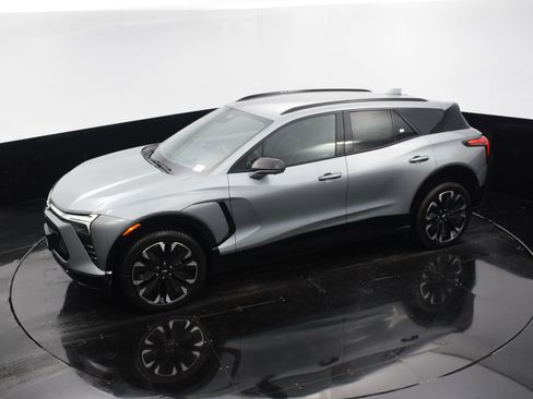New 2025 Chevrolet Blazer EV RS image 19