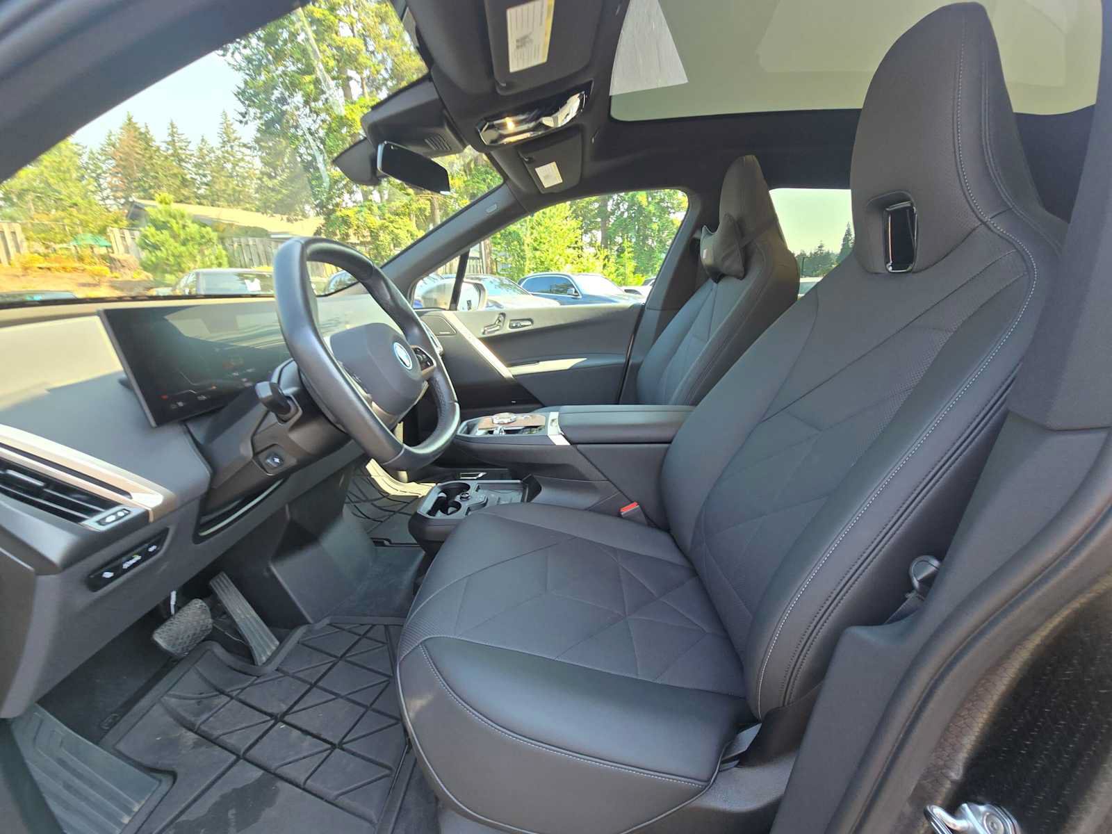 Used 2024 BMW iX xDrive50 w/ Premium Package AWD/4WD image 21