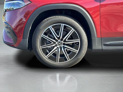 Used 2024 Mercedes-Benz EQB 300 4MATIC image 31