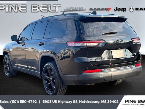 Used 2021 Jeep Grand Cherokee L Laredo image 2